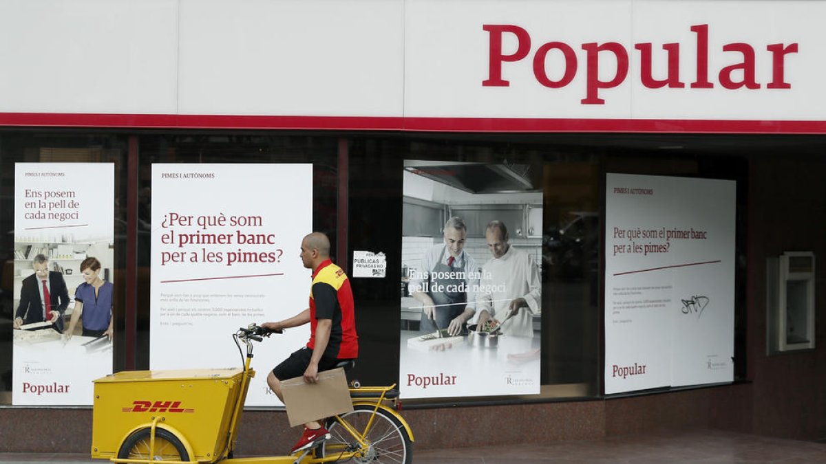 Façana d’una sucursal del Banc Popular.