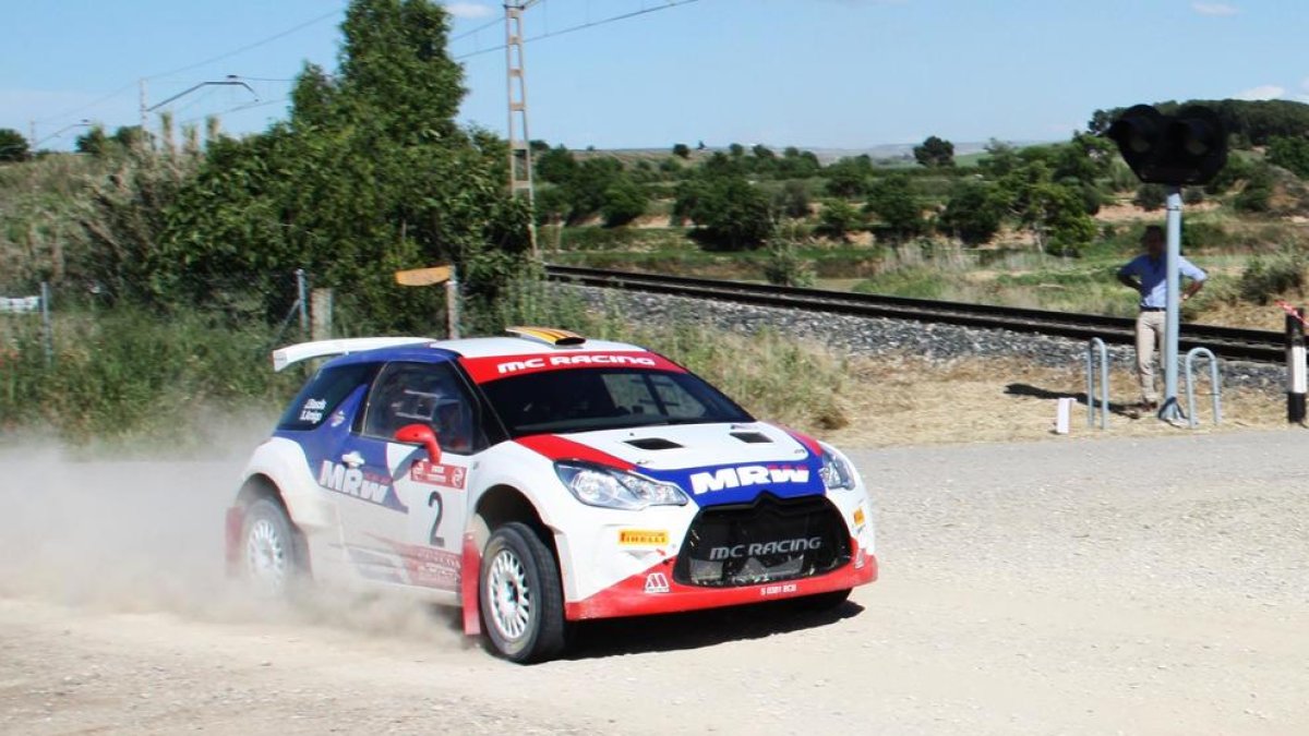 Josep Basols, amb el seu Citroën DS3, durant la prova d’ahir a Bellpuig.