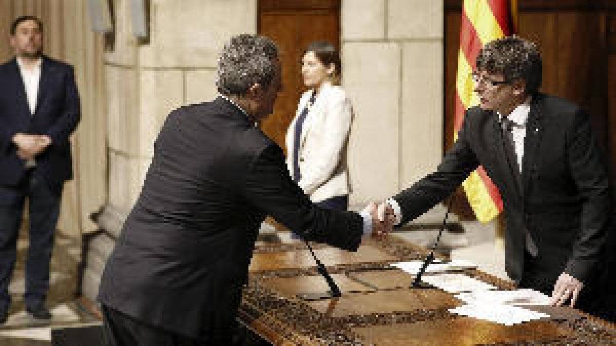 El nuevo conseller no descarta cambios tras hablar con el director de los Mossos