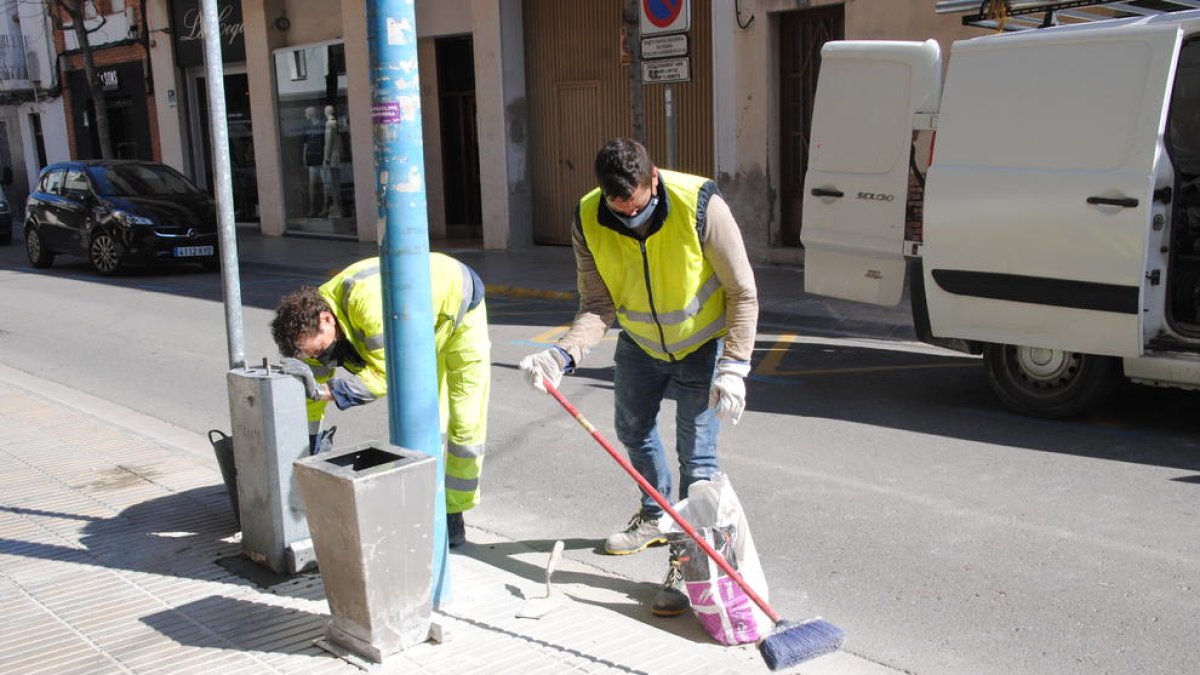 Els treballs per renovar les màquines expenedores.