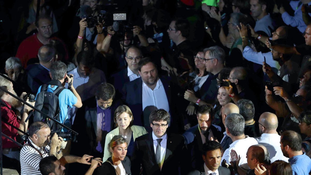 Puigdemont, Forcadell, Sánchez y Junqueras llegan al masivo acto celebrado ayer en Tarragona para arrancar la campaña del 1-O.