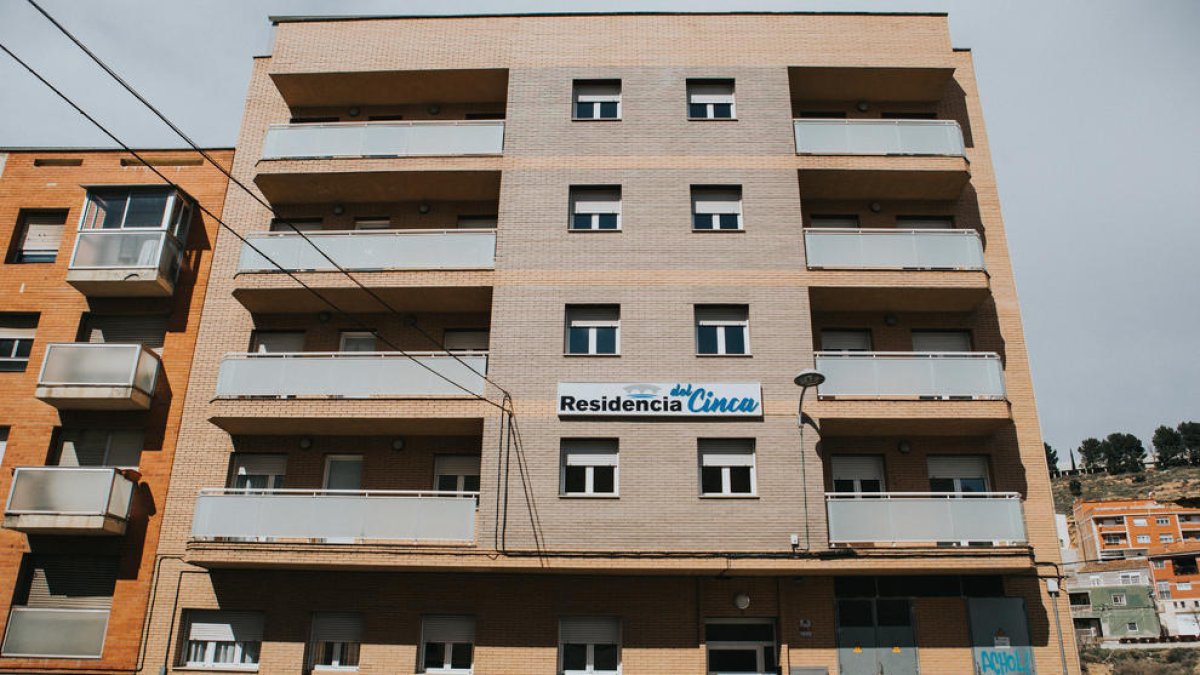 La residencia está ubicada en la calle Lleida, número 3.