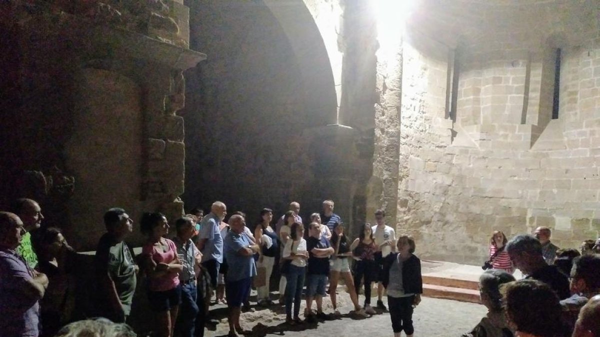 Durant el certamen es va organitzar una visita guiada pel centre històric i els comerços del municipi van treure els seus productes als carrers de Camarasa.