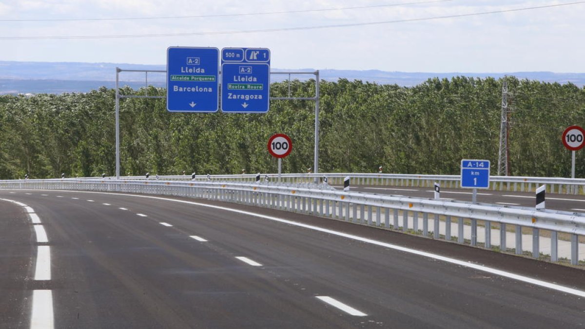 La autovía A-14 está lista para abrir una vez instalada la señalización vertical y horizontal.
