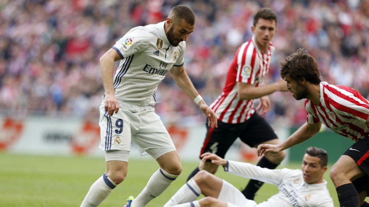 Benzema va firmar el primer gol i va ser el millor dels blancs a San Mamés.