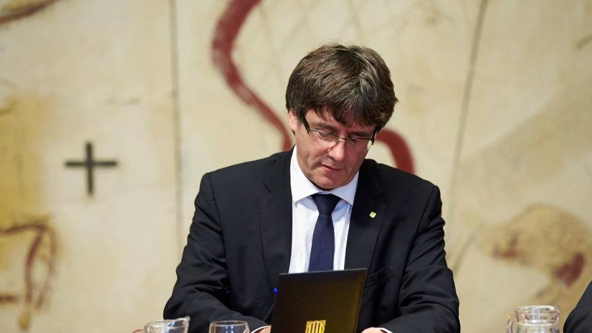 Puigdemont no precisa si va declarar la independència i demana una reunió a Rajoy