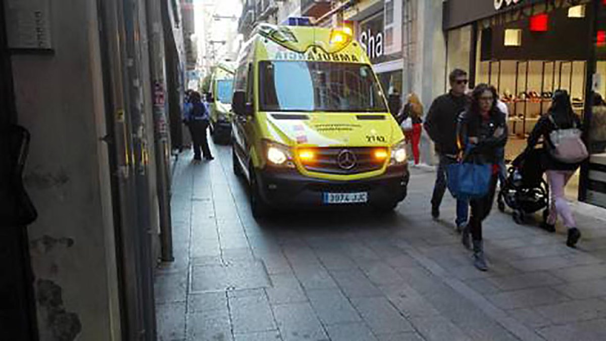 Fins al lloc van acudir Urbana, Mossos i el SEM.