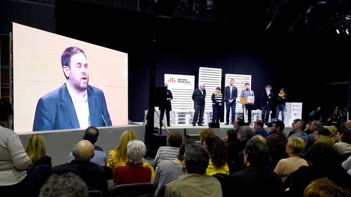 Expedienten Junqueras i Sànchez per emetre missatges polítics des de presó