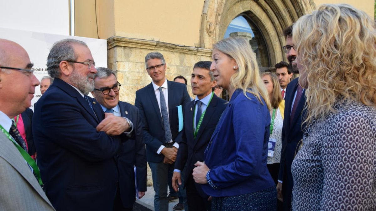 Neus Munté, amb els presidents de la Trobada i la Diputació i els alcaldes de Lleida i la Seu.