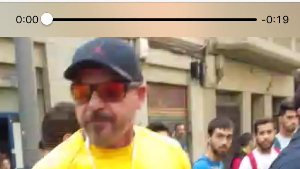 protagonistes. La Policia Nacional va fer córrer la foto d’un agent suposadament ferit a Lleida l’ 1-O. El dia de la vaga va circular el vídeo d’un fals policia infiltrat.