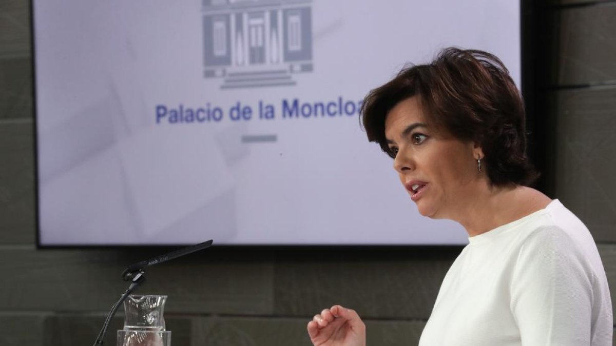 Santamaría avisa Puigdemont que té fins dijous per rectificar