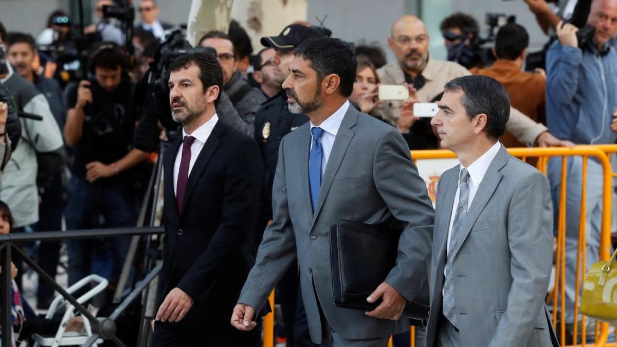 La jutgessa deixa en llibertat amb mesures cautelars Trapero