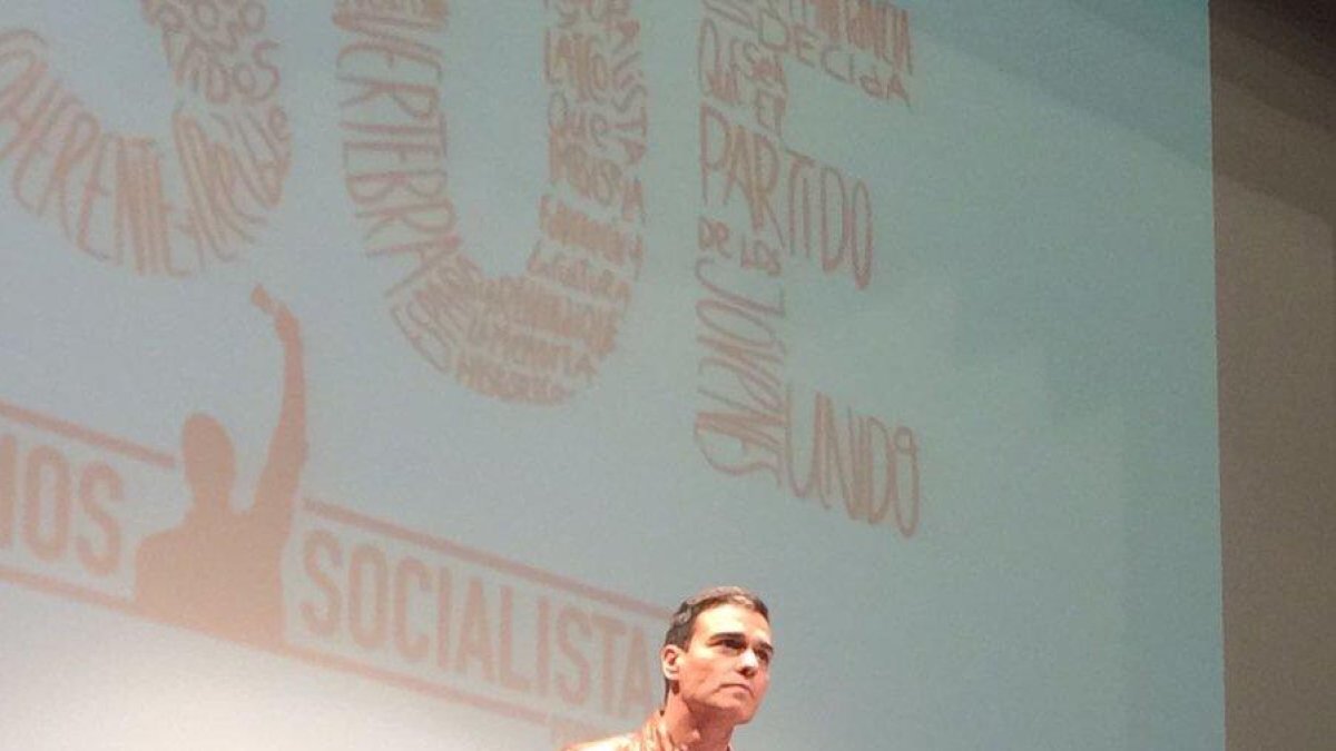 Sánchez, en el acto en la Casa de Cultura de Burlada.