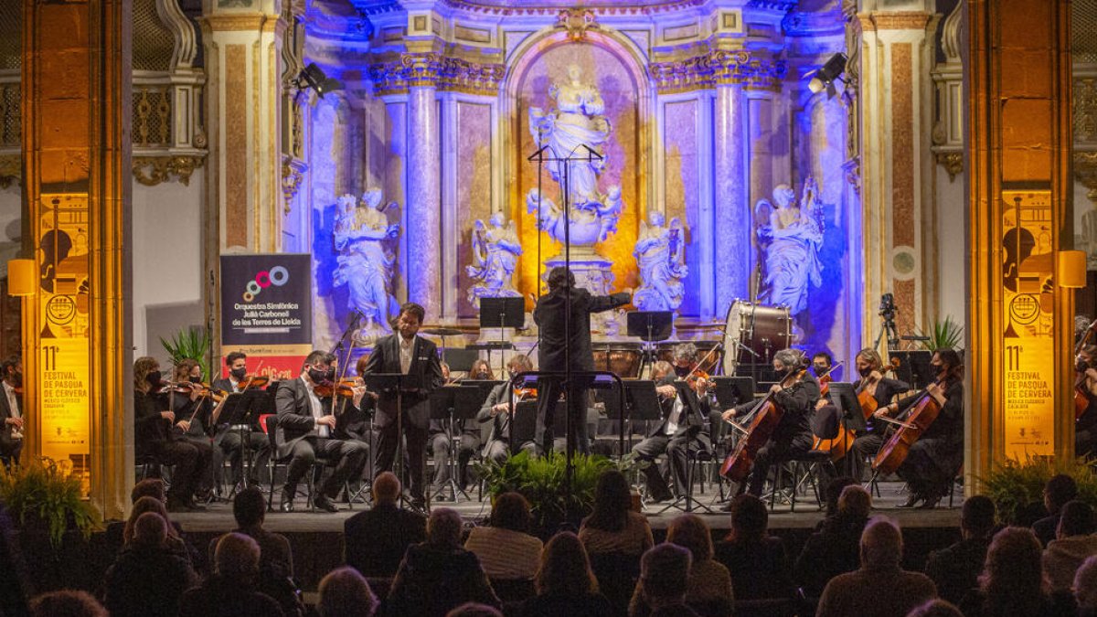 El paraninfo de la Universitat de Cervera acogió ayer el concierto inaugural del Festival de Pasqua, a cargo de la Orquestra Julià Carbonell.
