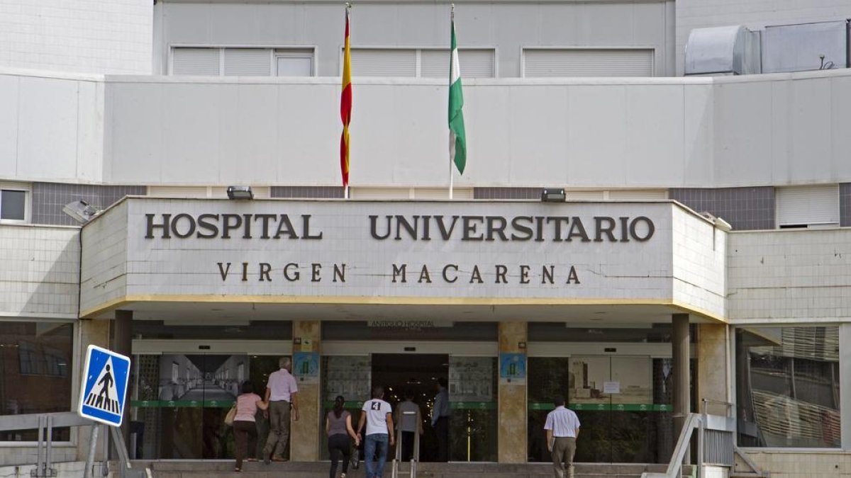 Accés principal de l’hospital on va ser ingressat el nadó.