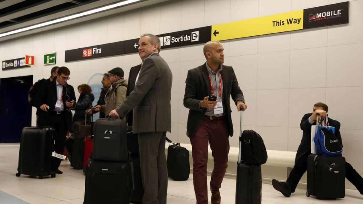 Els primers visitants del Mobile World Congress ja van arribar ahir a Barcelona.