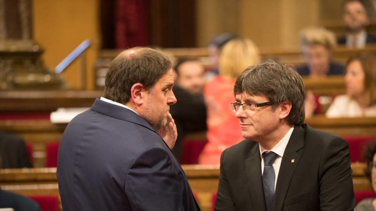 Els lletrats del Parlament avisen al ple que incloure el referèndum als pressupostos contradiu al TC