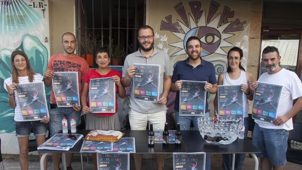 Organitzadors i autoritats, en la presentació ahir de la temporada de Lo Balconet de Can Colapi.