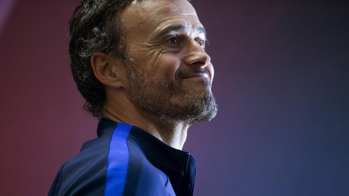 Luis Enrique sonríe ayer durante la rueda de prensa.