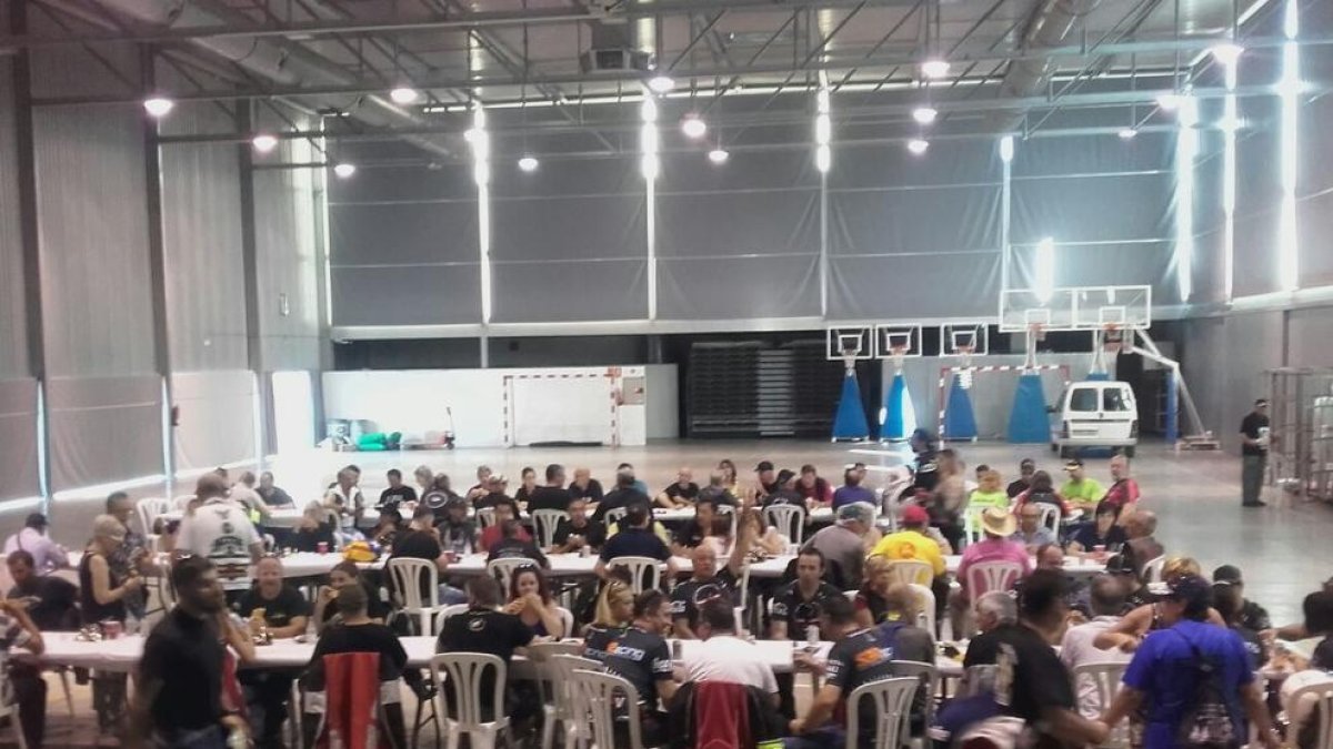 El encuentro de motards finalizó con una comida de hermandad en el pabellón de Les Borges.