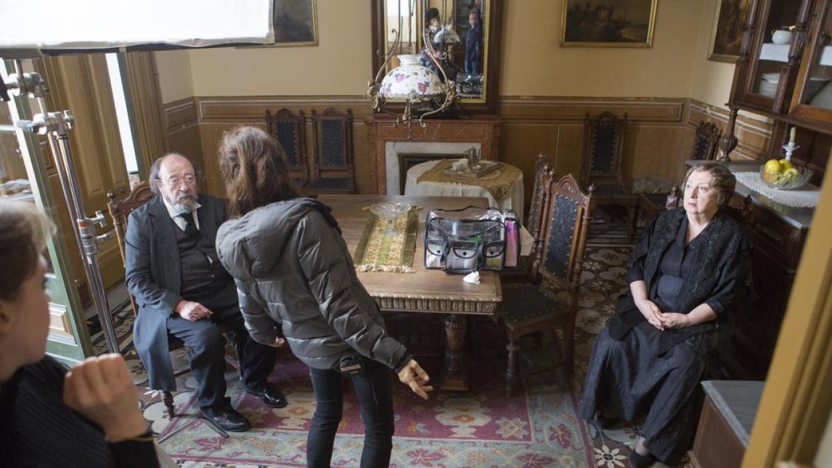 La Casa Duran fue ayer uno de los escenarios en los que se rodó ‘Vida privada’, con Pep Cruz.