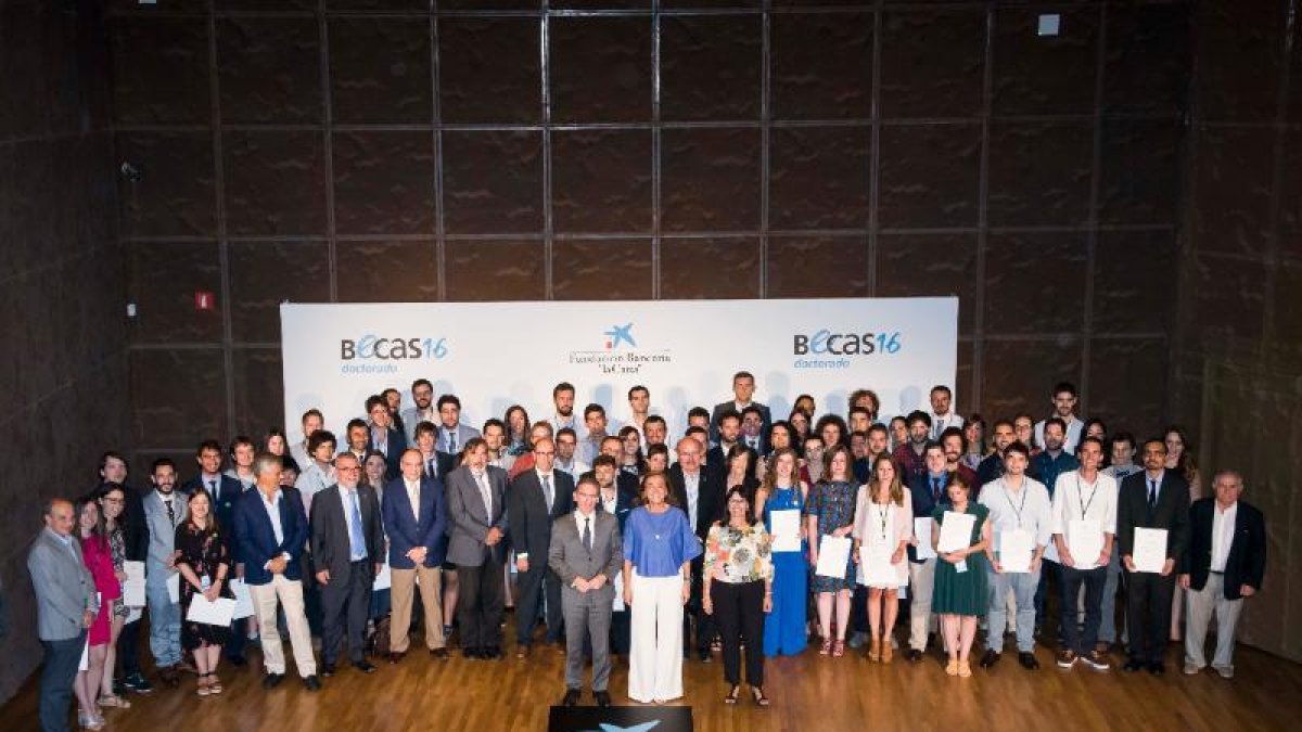 Un leridano entre los 27 becados por “la Caixa”.