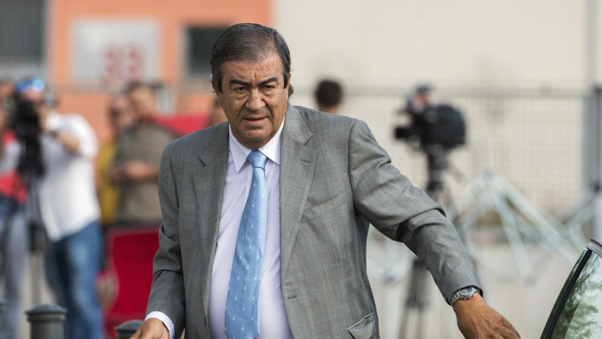 Álvarez Cascos a su llegada ayer a la Audiencia Nacional.