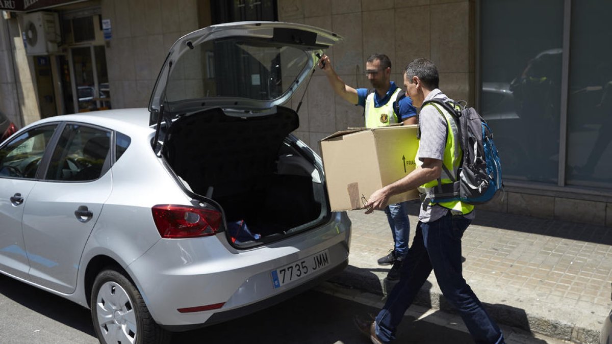 Els Mossos d’Esquadra, en l’escorcoll del Consorci de la Mina.