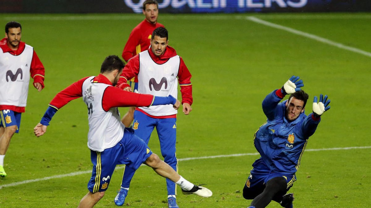 La selecció espanyola es va exercitar ahir a l’estadi d’El Molinón.