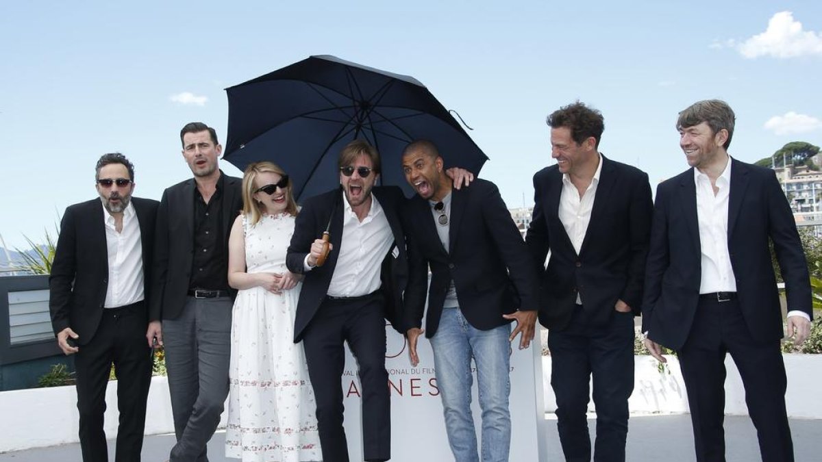 El director y los protagonistas de ‘The Square’, ayer en Cannes.