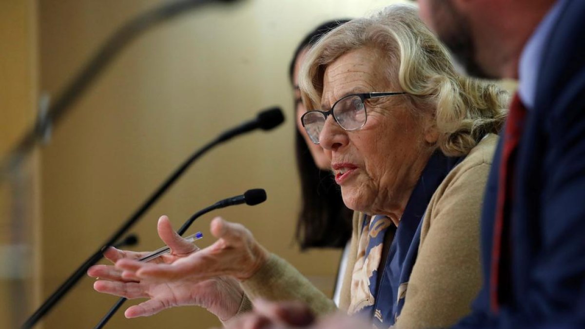 Un jutjat investiga insults i amenaces a Carmena en un xat de policies de Madrid