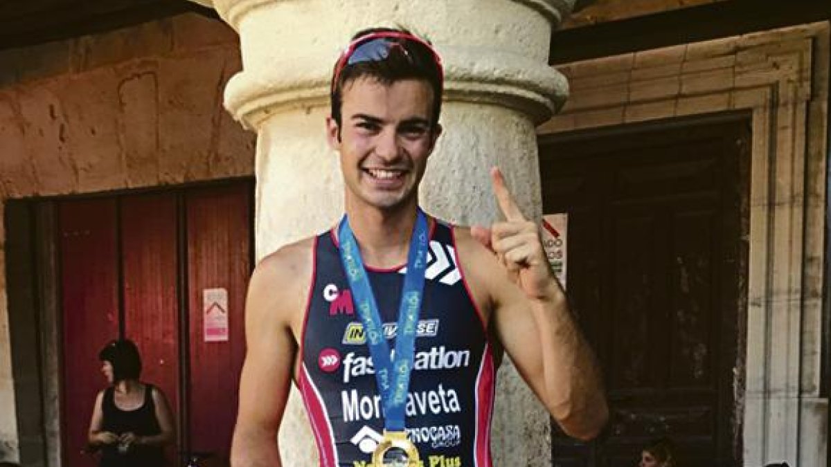 L’atleta de Cervera, després d’aconseguir la medalla d’or.