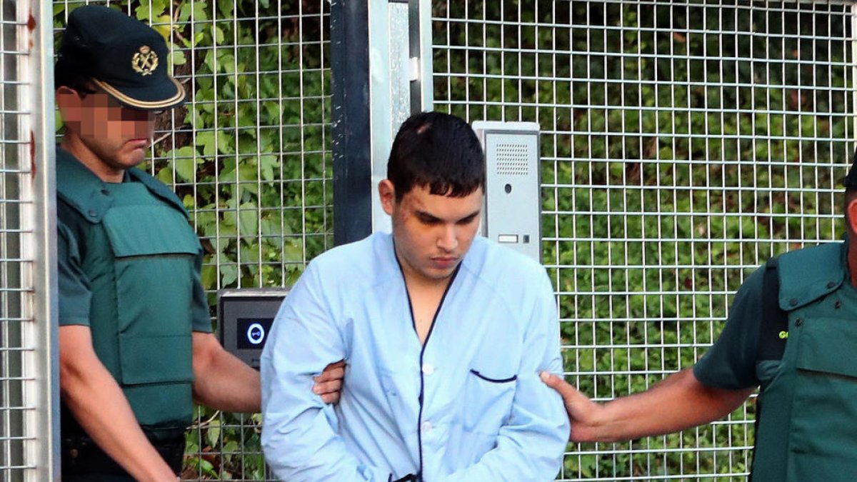 Imatge de l’arribada a l’Audiència Nacional per declarar davant del jutge Fernando Andreu de Mohamed Houli, Driss Oukabir, Salah El Karib i Mohamed Aallaa.