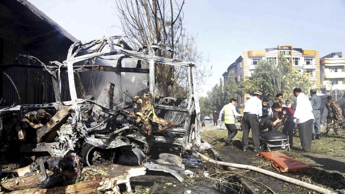 Un sangriento atentado suicida vuelve a sacudir Kabul