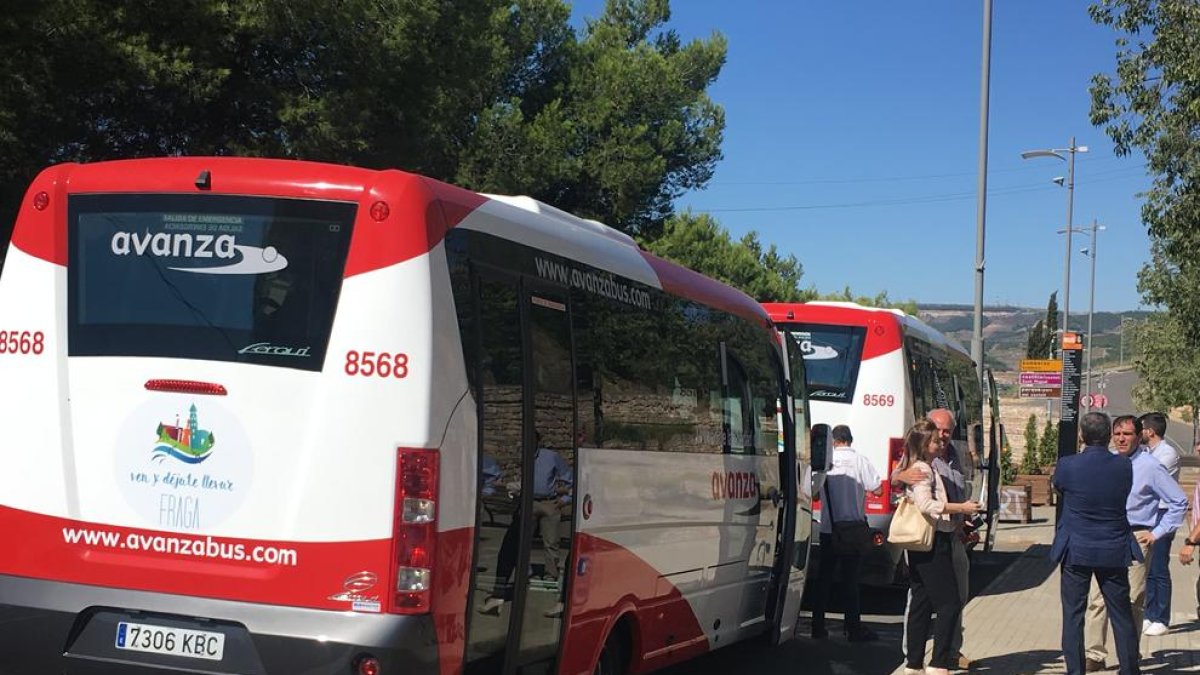 Imagen de los nuevos autobuses durante la puesta en servicio.