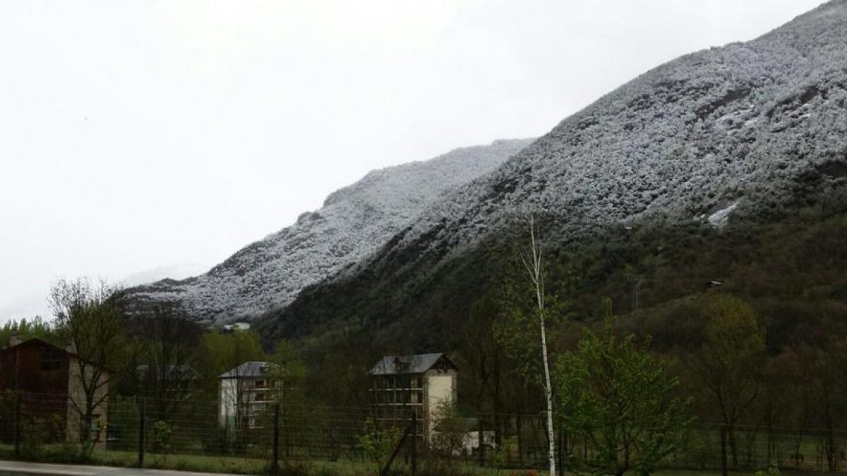 L'abril s'acomiada amb nevada al Pirineu i alguns flocs de neu a les Garrigues i la Segarra