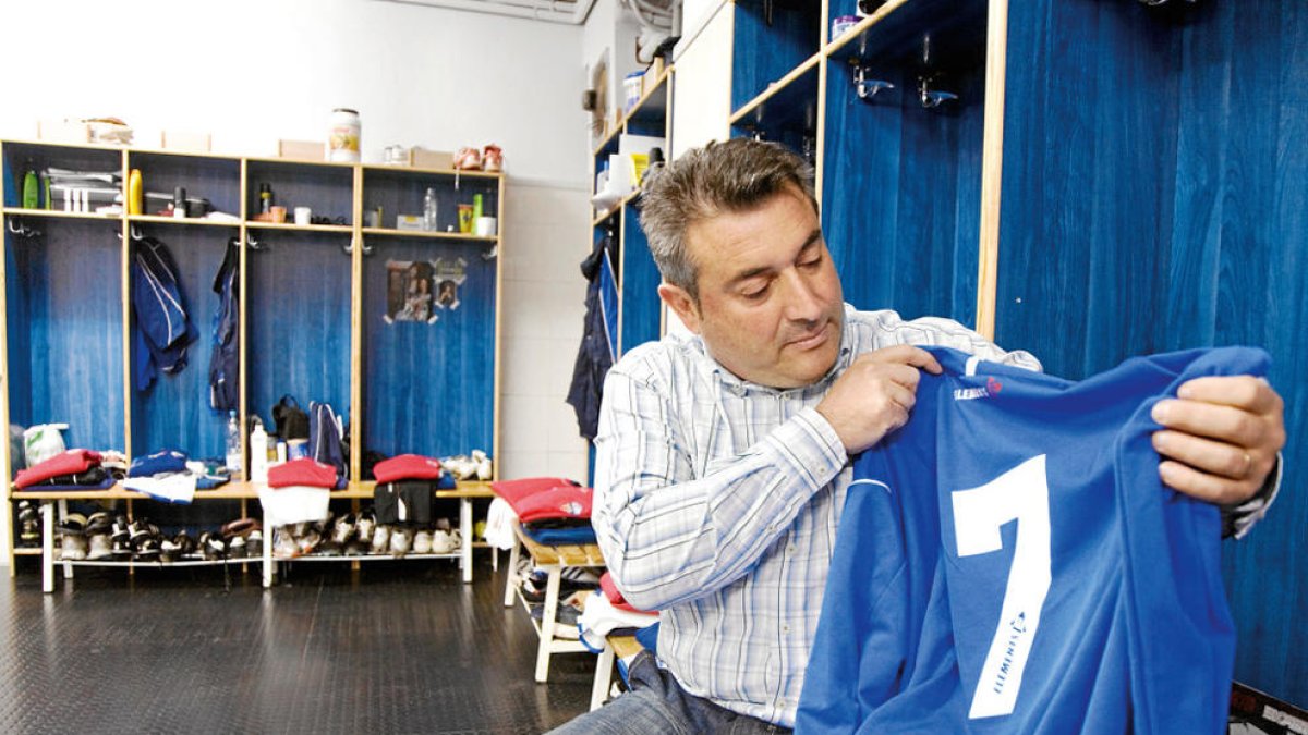 Antoni Palau, con la camiseta de su número preferido, el 7, con el que cabalgaba la banda como nadie.
