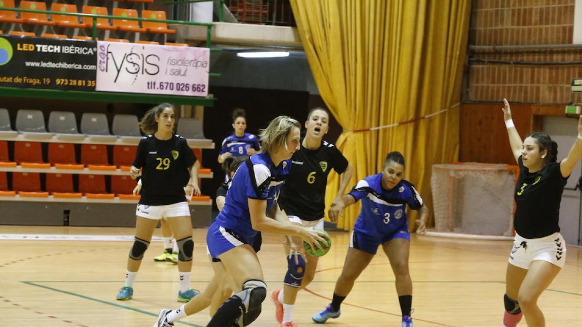 Irina Pop va contribuir a la victòria amb set gols.