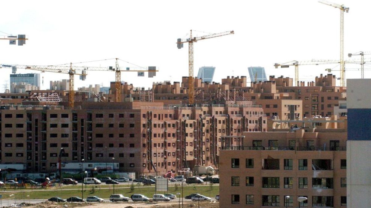 Imagen de archivo de un bloque de viviendas en construcción.