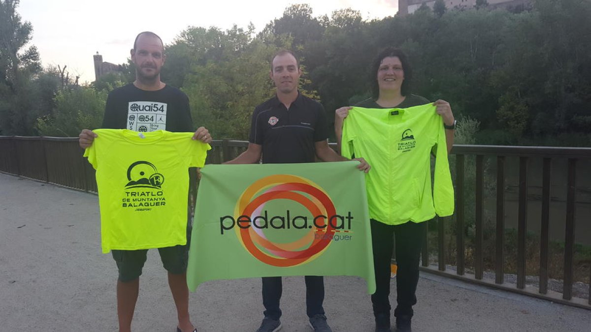La organización presentó ayer el Triatlón Internacional de Balaguer.