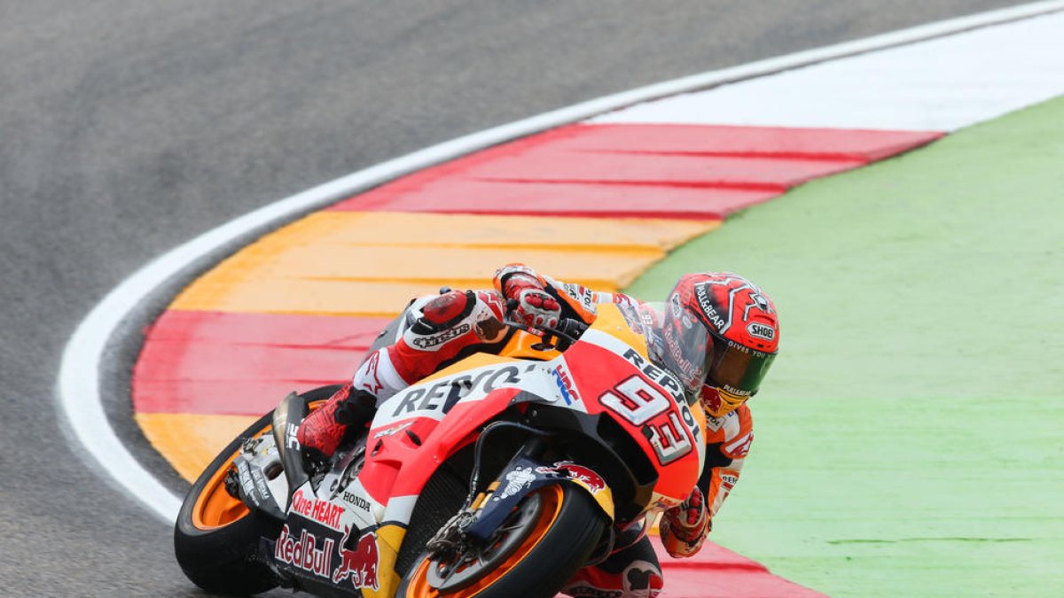Marc Màrquez, ahir durant la primera jornada d’entrenaments lliures a Motorland.