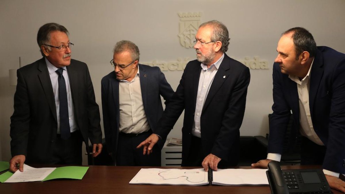 La reunión en la que Reñé anunció la mejora de la carretera.