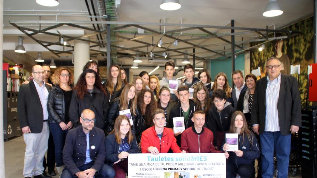 Alumnes, alcaldes i responsables de Plusfresc, ahir.