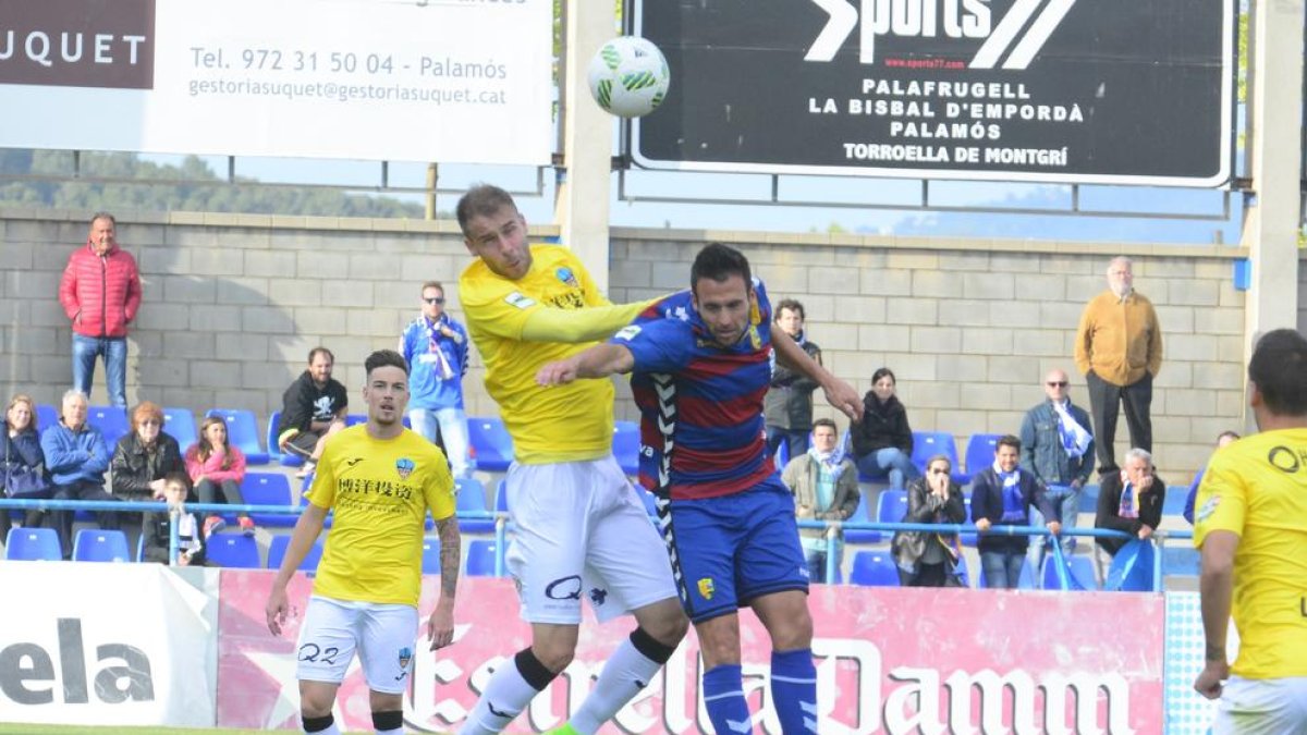 El Lleida gana y se aferra al play off
