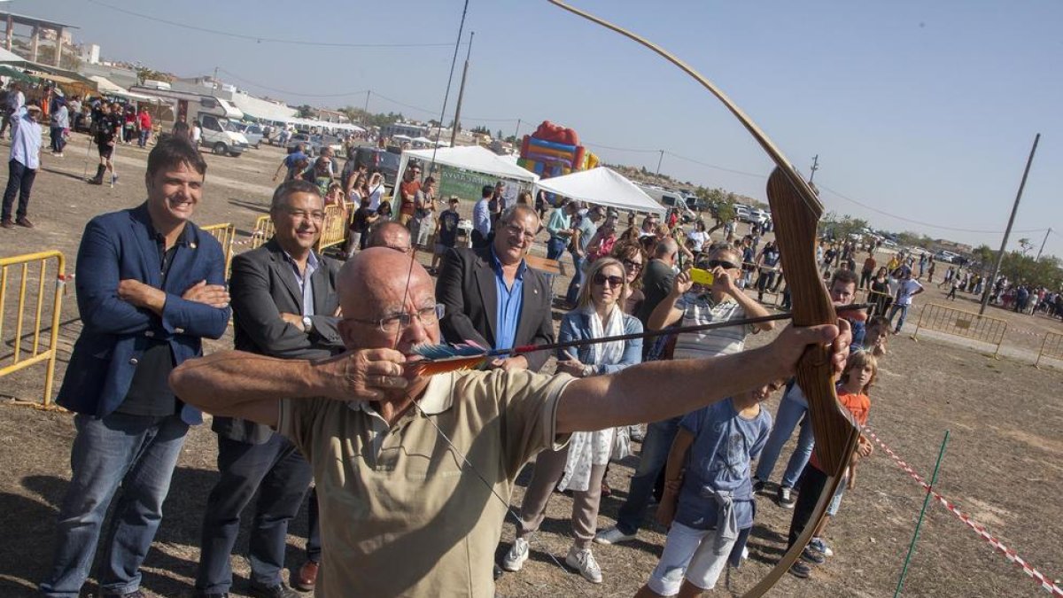 Rebollo, en la imagen, fue homenajeado en Tàrrega e hizo una exhibición de tiro con arco.