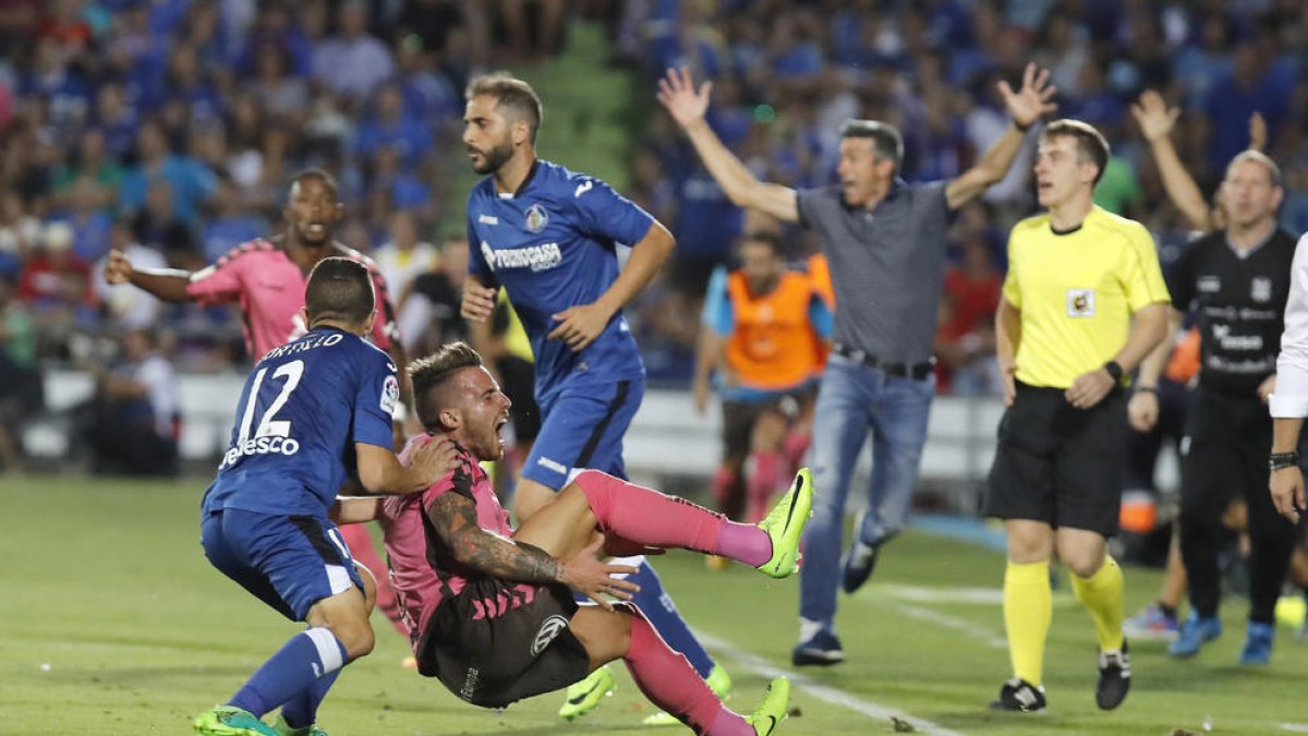 El Getafe supera el Tenerife i torna a Primera un any després