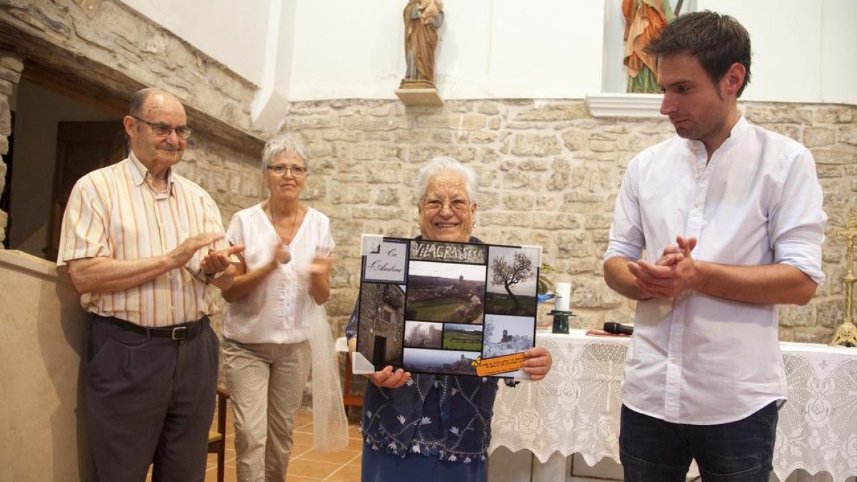 Montoliu de Segarra ret homenatge a la veïna més longeva, amb 91 anys