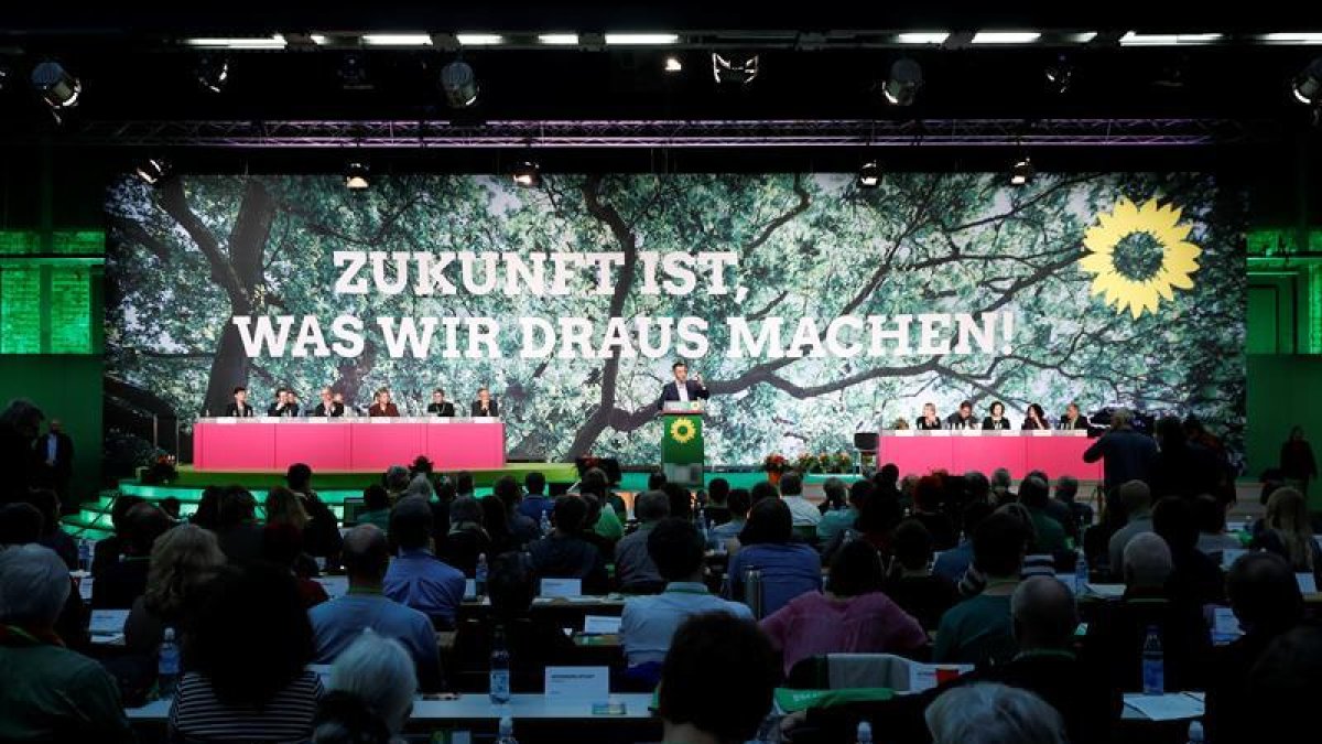 Cem Özdemir parla davant del congrés federal dels Verds.