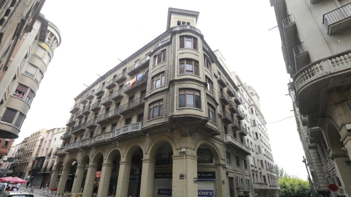 Imatge de la façana en la qual es van produir els despreniments.