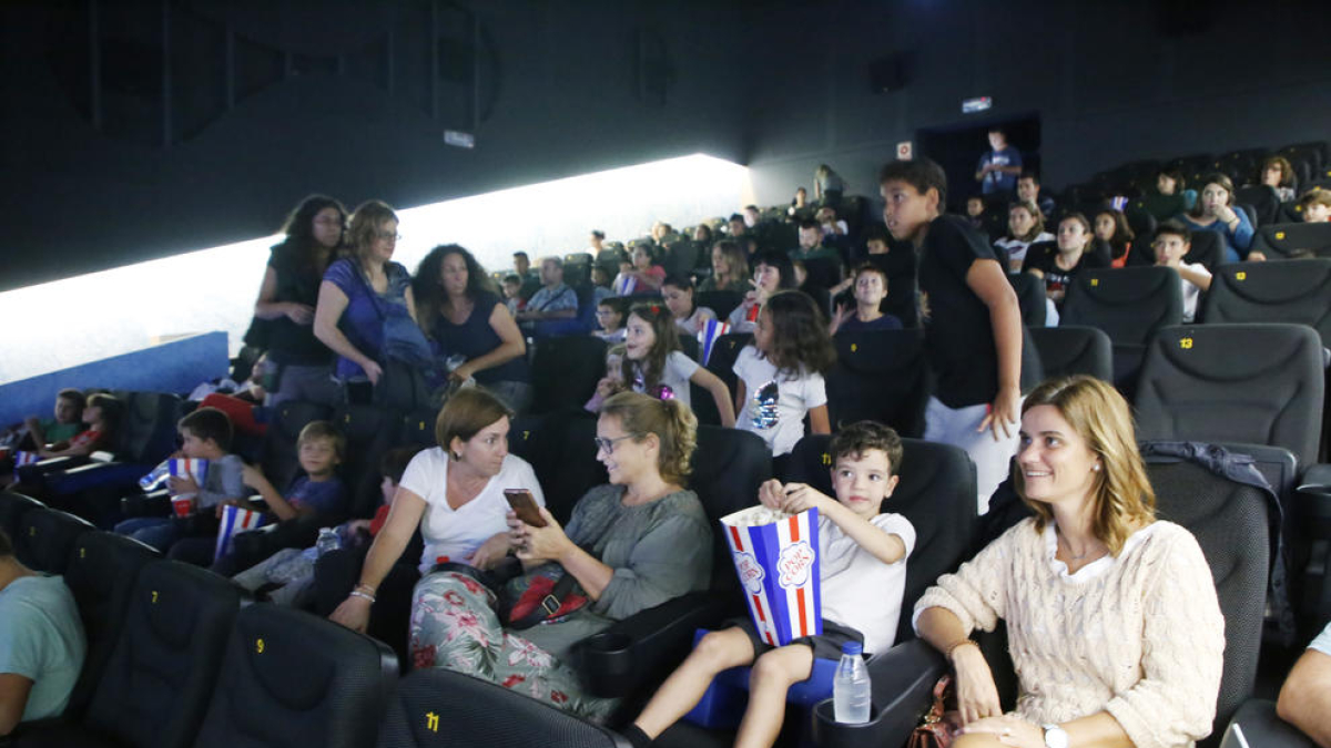 Espectadores en una sala del complejo JCA Alpicat el pasado día 16.